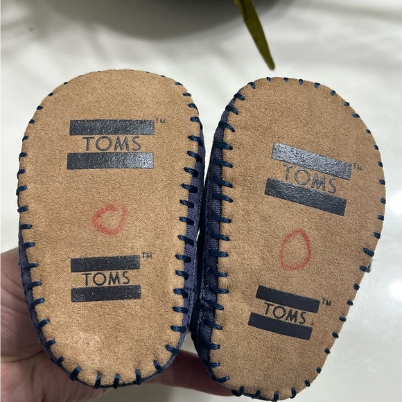 TOMS /baby Shoes Unisex Size 3 Blue
Canvas Classic Slip-Ons EUC - Picture 6 of 6